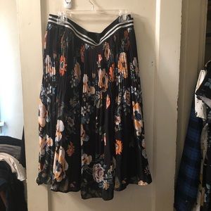 Floral pleated midi skirt